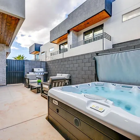Near Hiking And Fishing Hurricane Home With Hot Tub!
